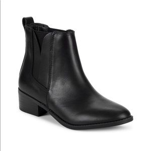 Steve Madden leather ankle boot